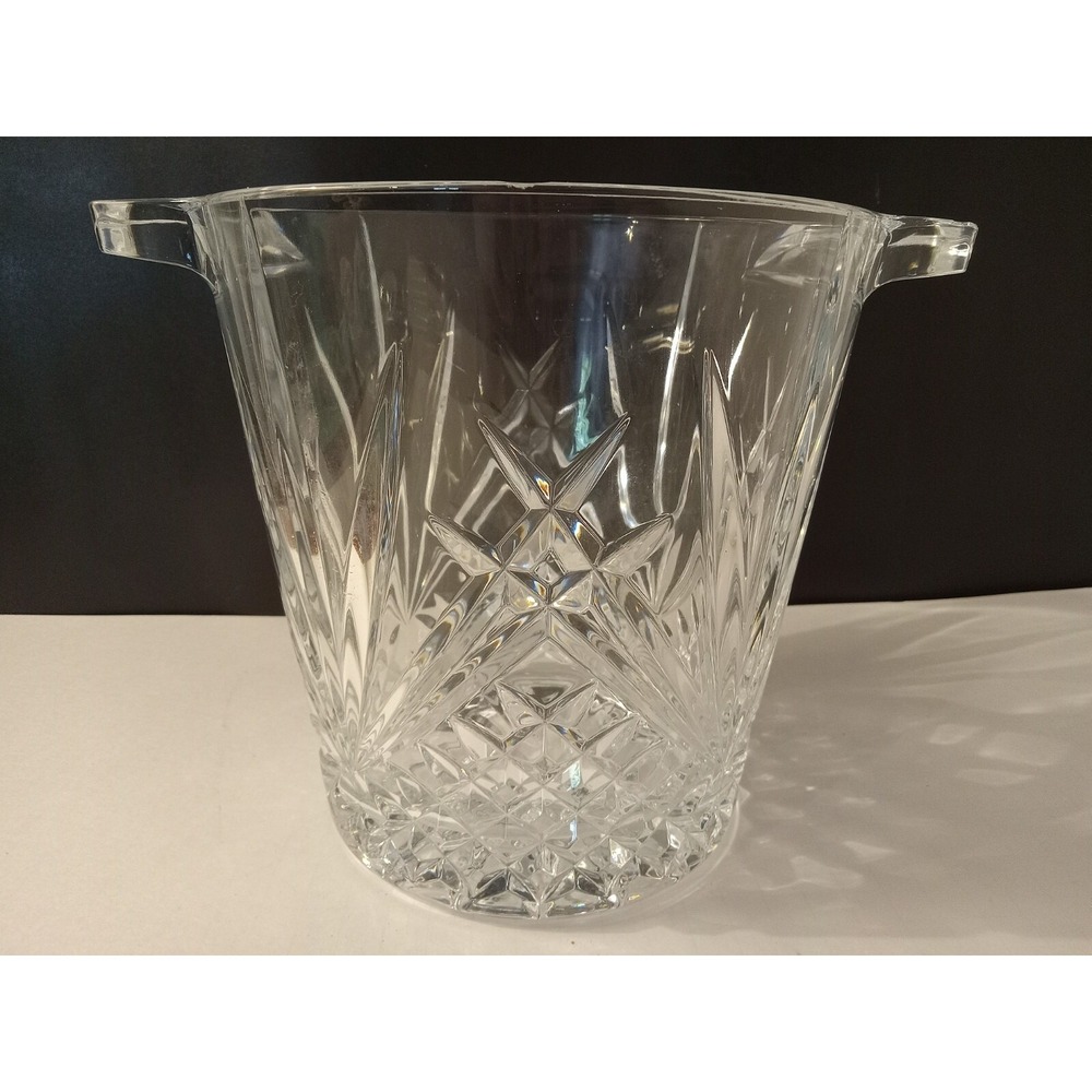 GALWAY IRISH CRYSTAL TAB HANDLE ICE BUCKET there is a small chip in the top of i